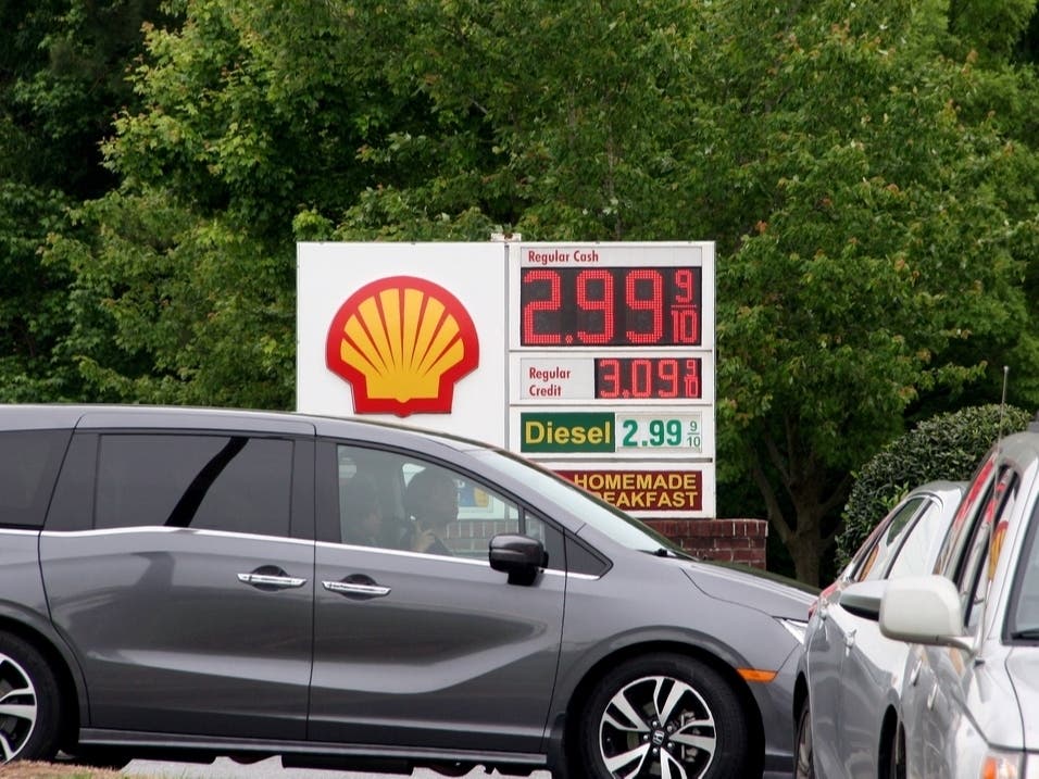 New Jersey gas prices are lower than last holiday season's. Here's what experts predict will happen next.