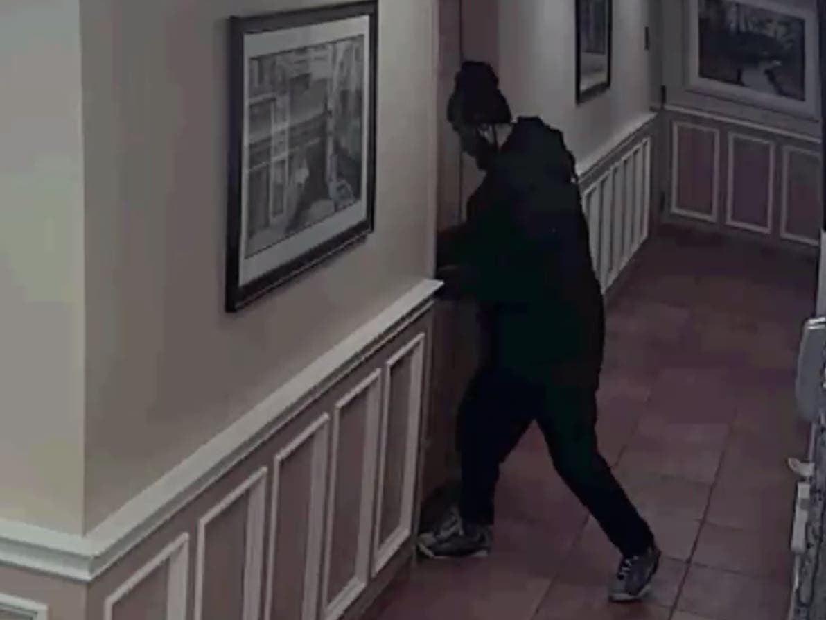 Burglar Breaks Into 5 Astoria Apartment Buildings: Police