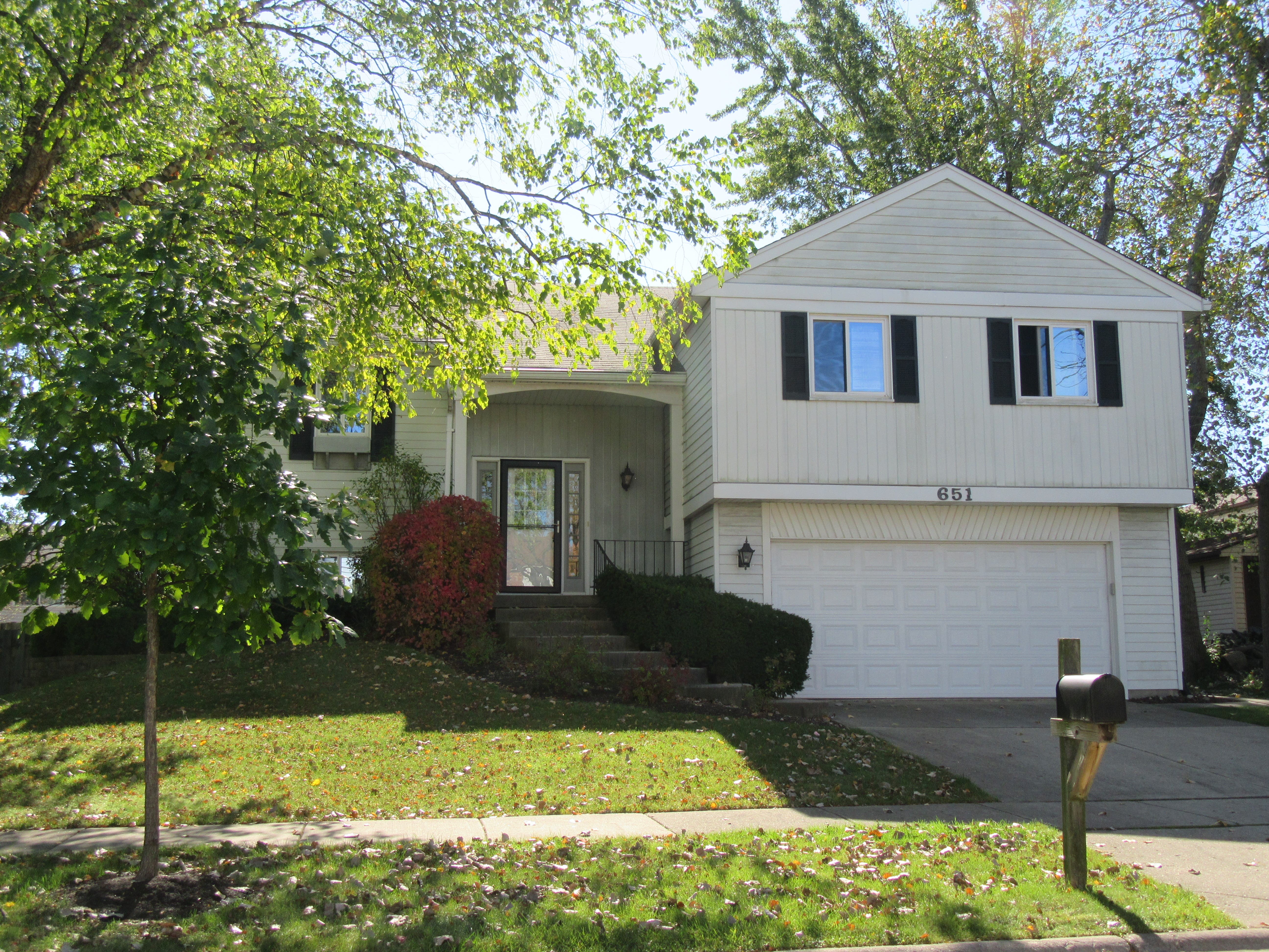 Beautiful Single Family Home! 4 Bedrooms, 3 Bathrooms Raised Ranch in the Northwoods! 