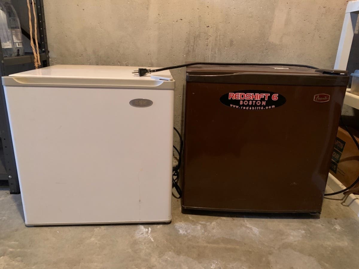 1 cu ft Refrigerators, 2