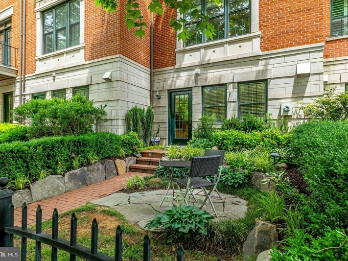 Wow House: Reston Townhome Boasts Quality Craftsmanship Throughout