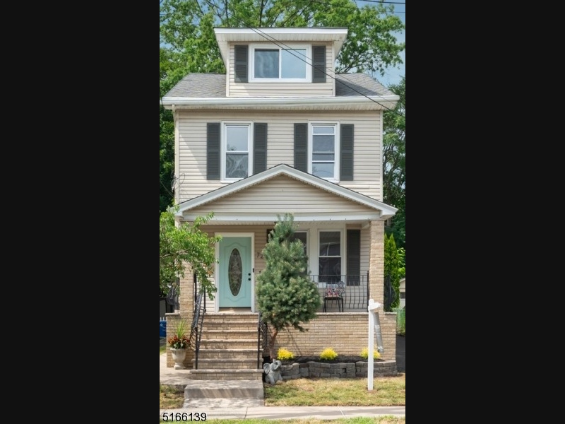 Just Listed In Maplewood: Enjoy Porch In Charming Hilton Section Home