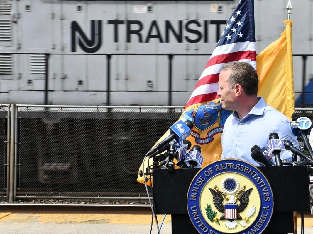 Rep. Gottheimer came to Bergen County Monday to announce a proposal for Amtrak and NJ Transit to give refunds to riders impacted by delays.