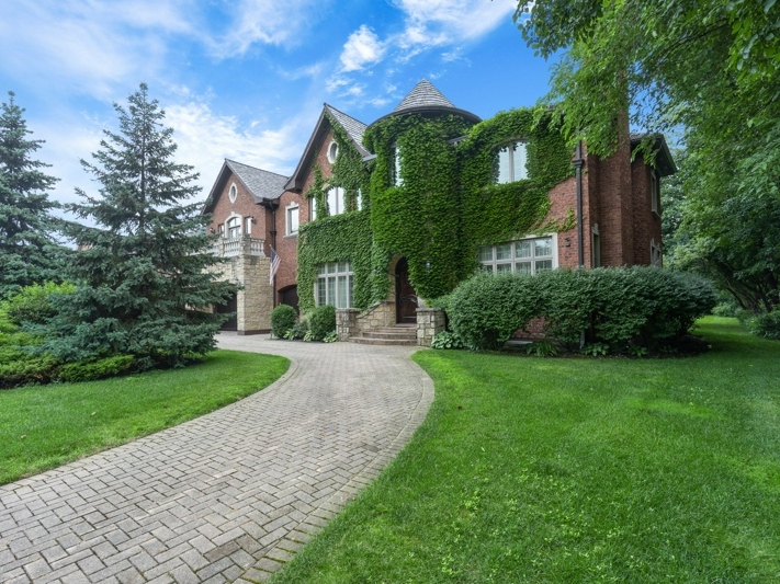 $1.4M Wow House: Marvel In Sought-After Northbrook Neighborhood