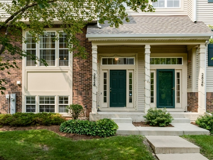 Wow House: Gorgeous, Spacious Townhome In Arlington Heights