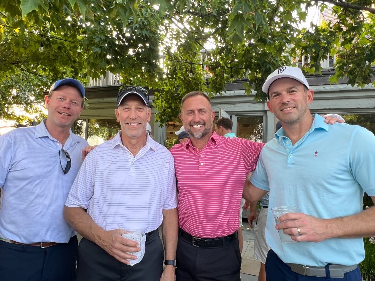 SIOR Chicago chapter members, platinum sponsors and their colleagues enjoyed a day of golf and networking at the annual chapter golf outing. 