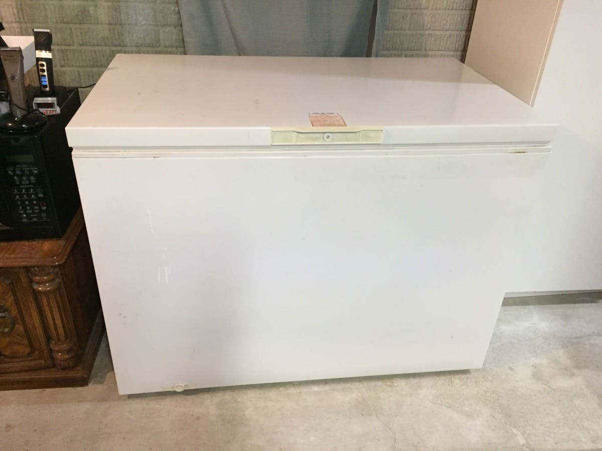Whirlpool chest freezer (14.8 cu. ft)