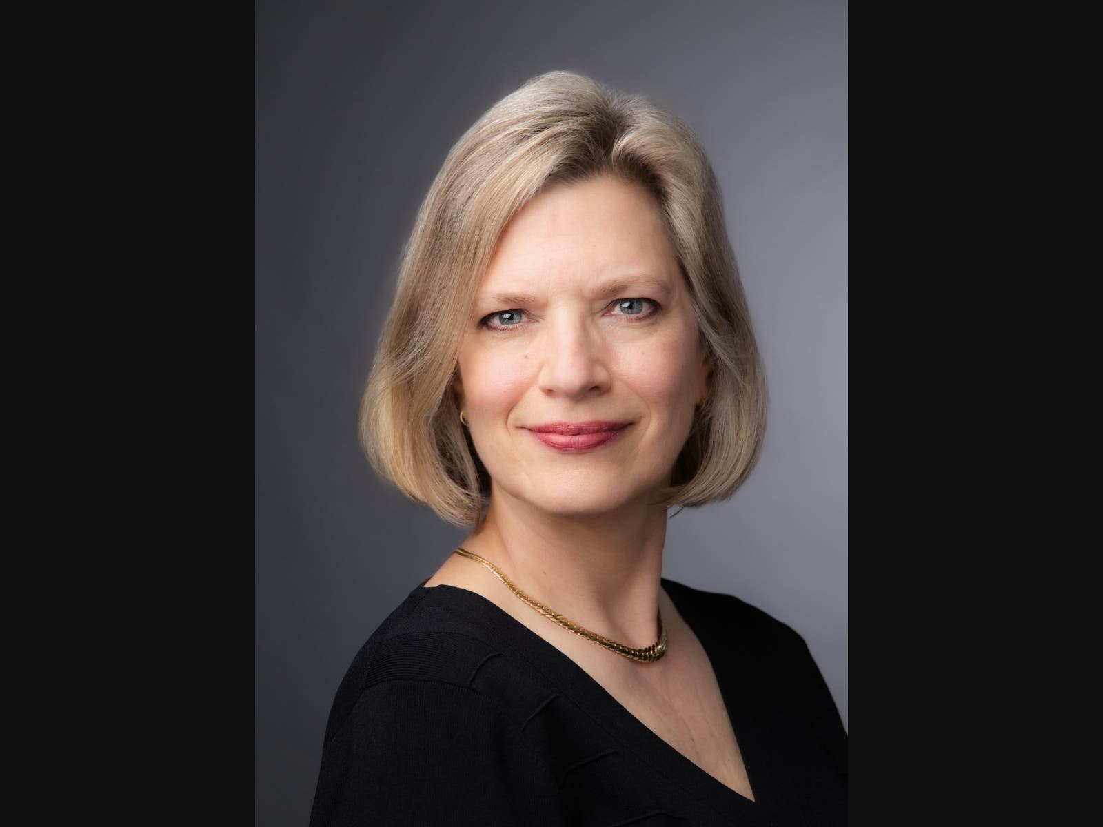 Veteran Leader Suzanne Hendrick  Joins Xroads Real Estate Advisors