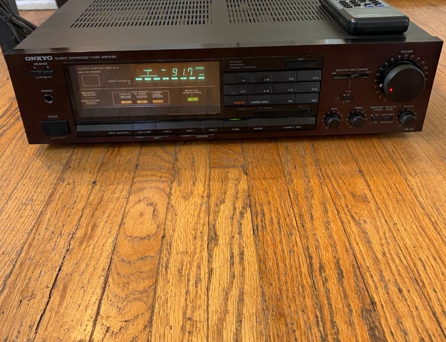 Rare Vintage Onkyo Receiver - Model TX-82 & Bose Bookend Speakers