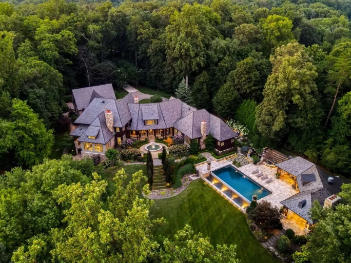 This week's featured homes include a house in Great Falls that was owned by long-time Washington National Ryan Zimmerman and a mansion in McLean with a waterfall, an elevator, and several fireplaces.