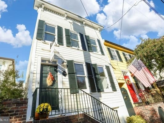 180-Year-Old House + Home With Glass Wall, Staircase: VA Dream Homes