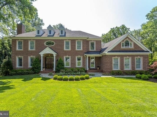 Oversized Decks, Spacious Patios and Gazebos: VA Dream Homes