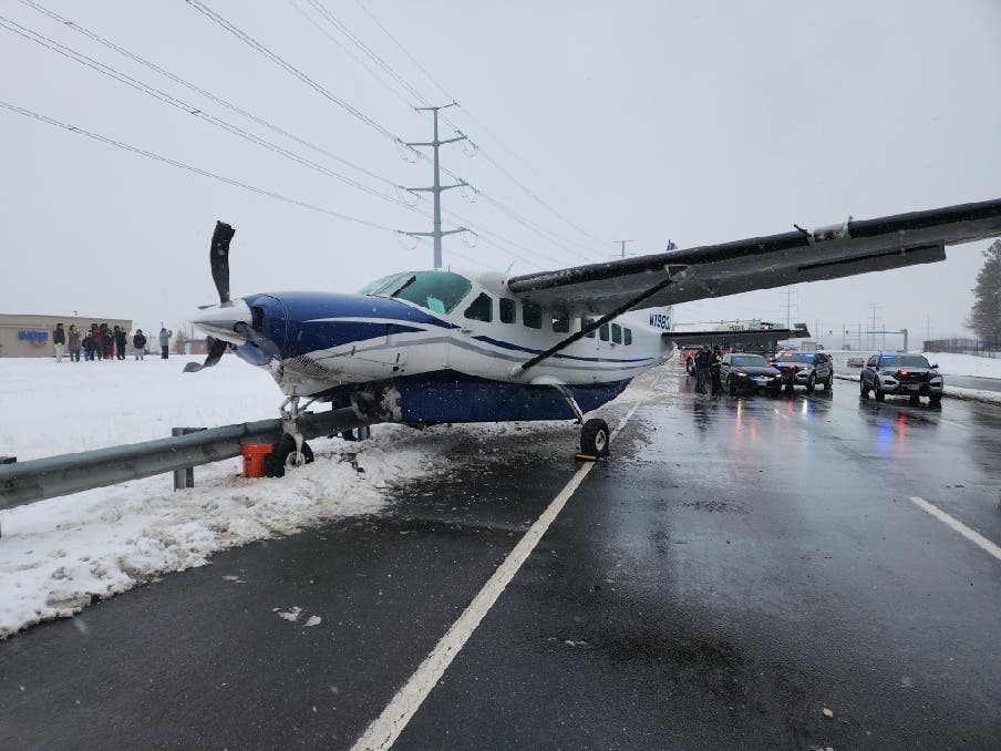 A small aircraft made an emergency landing on the Loudoun County Parkway on Friday afternoon, Virginia State Police Officials said. The pilot completed the landing without crashing into any vehicles. 