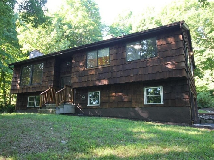 This Westchester Wow House Isn't Lakeside, It's Lakes-Side 