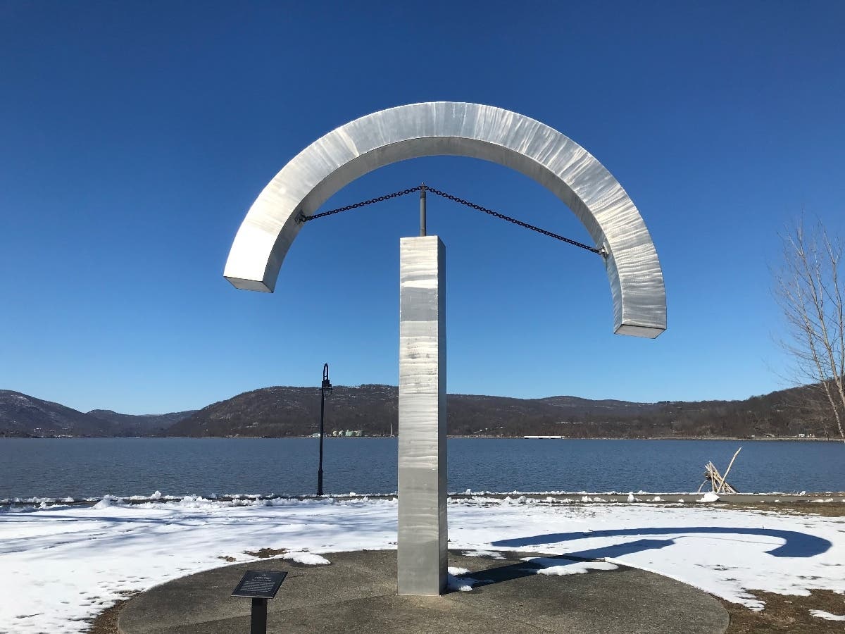 Since its inception, the "Arc" on the Hudson has become something of an informal navigational landmark. 