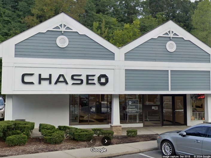 Shortly before 9:30 a.m. on Thursday morning, police received a call from Chase Security about a "hold up" alarm at the Chase Bank located on Saw Mill River Rd. in Ardsley