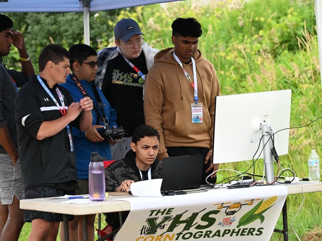 Yorktown HS Aeronautics Club Flies High, Grabs National Championship 