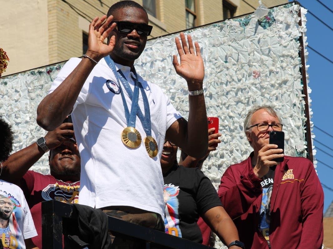 Rai Benjamin Takes A Victory Lap An Entire City Came Out To Join