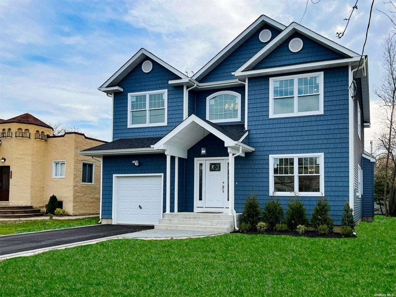 Wow House: New Merrick Home Includes 4 Bedrooms, Custom Kitchen