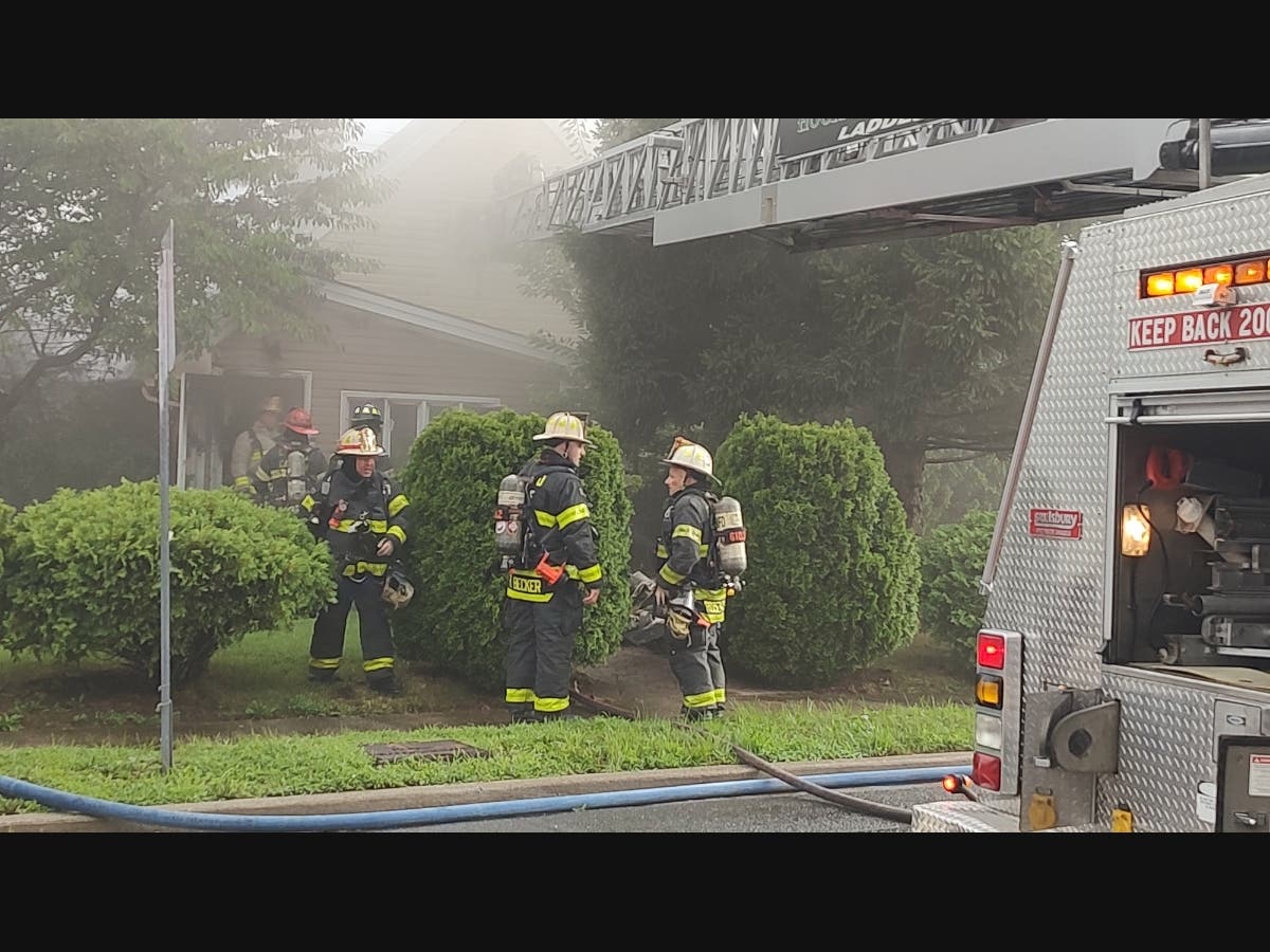 4 Displaced From Fire At Hicksville Home: Police 