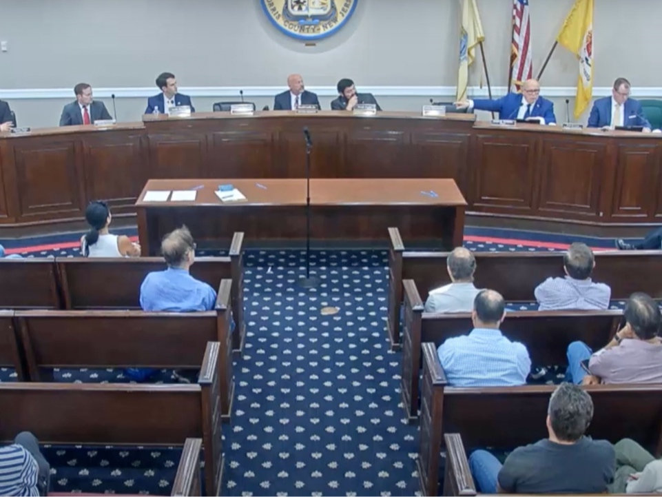 This image shows Mayor Barberio pointing at Councilman Musella during a council meeting. The two were on the same GOP ticket in the 2021 election, but were on separate teams in that year's primary —​ and it looks like they will be again in 2025.