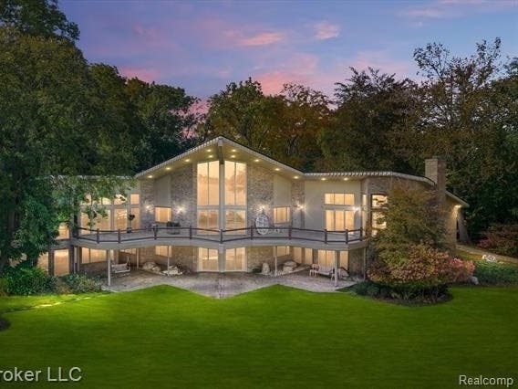 This newly listed Orchard Lake mansion for $3.9 million sits on roughly 2 acres of land with ​stunning lakefront​ views.