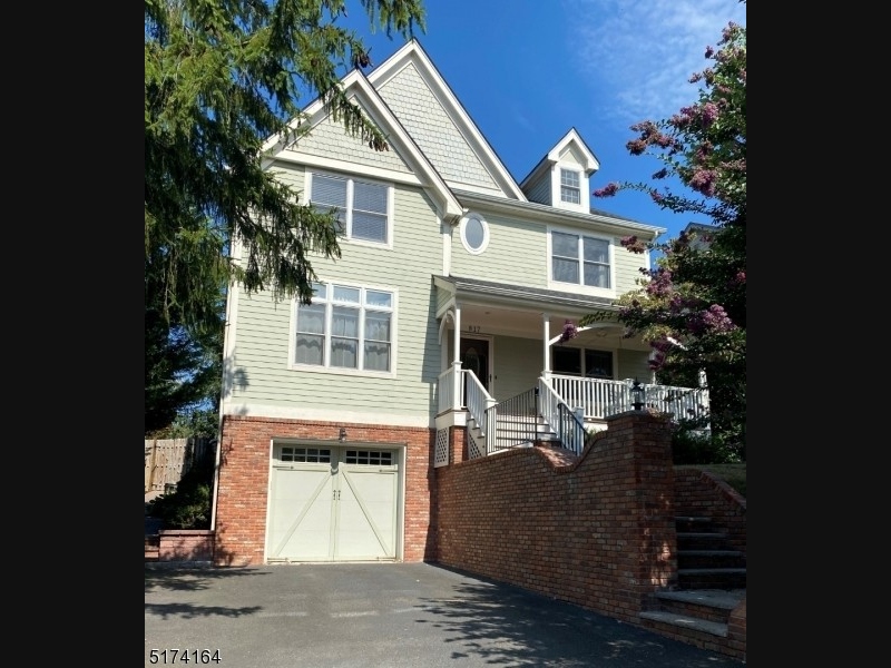 $1.18M Westfield Home Offers 'Beautiful Seasonal Views' + Outdoor Pool