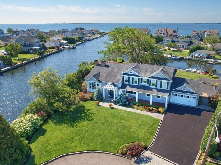 Wow House: 'Spectacular' Waterfront Babylon Colonial 