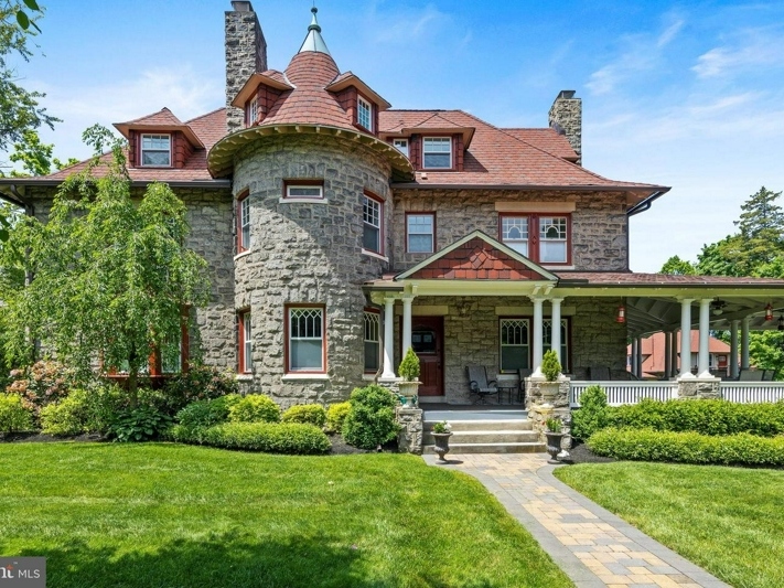 Wow House: Main Line Radnor Classic At 320 Louella Ave.