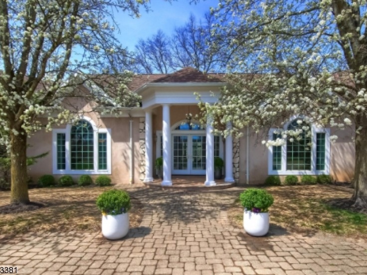 $1.7M Chatham Estate Has 'Breathtaking' Views + Sunlit Rooms 