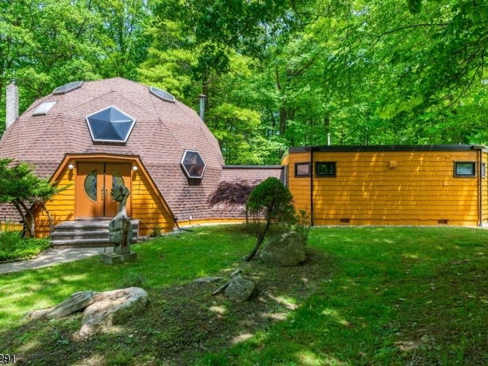 Peek Inside This Newly Listed 'Architectural Gem' In Morris Co. 