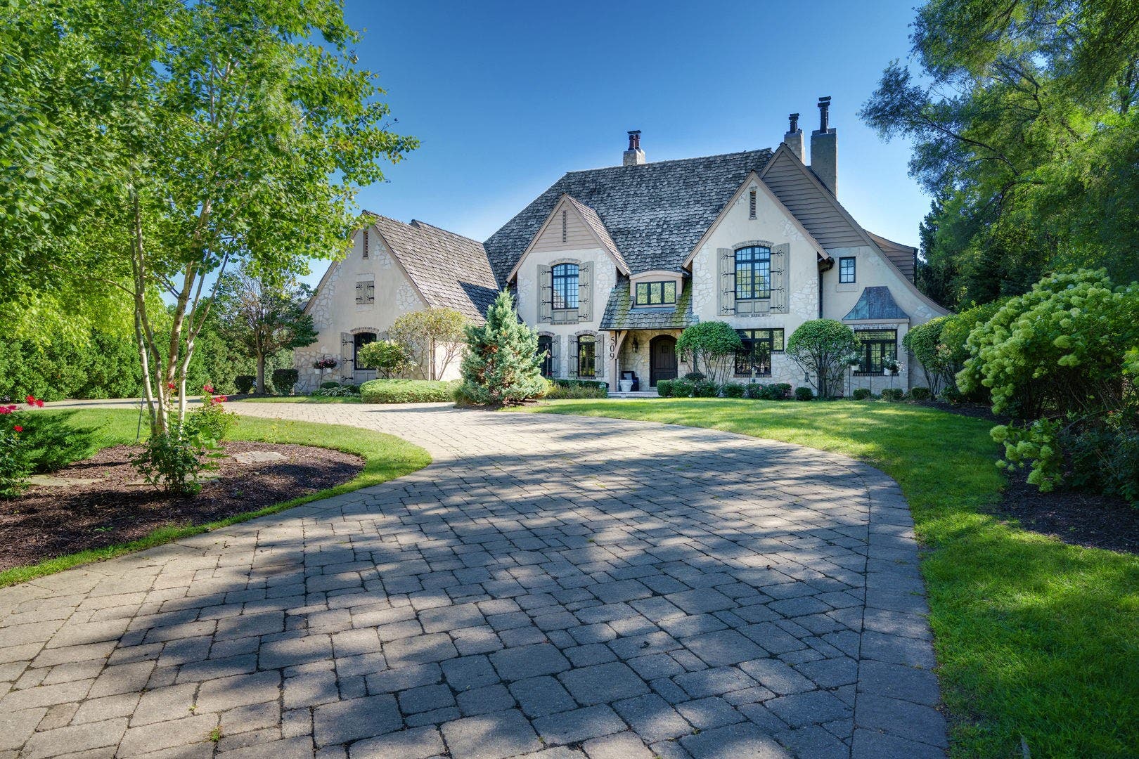 Anna Fiascone, Natalie Ryan of BHHS Chicago Close the Largest Residential Sale in Willowbrook