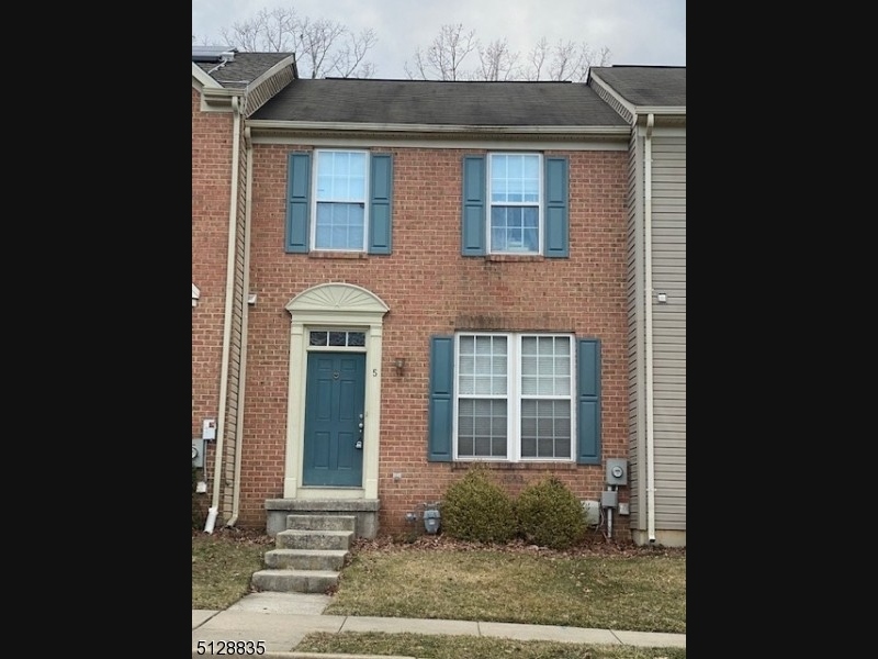 House In Winslow That's Bigger Than It Looks & Only $180,000