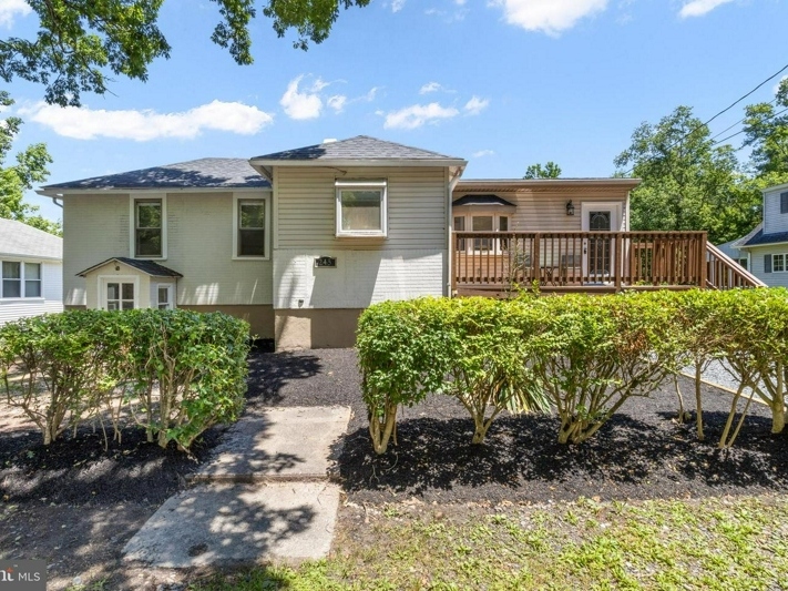 Like Living Near Lakes? Then You'll Love This $309,000 Clementon Home