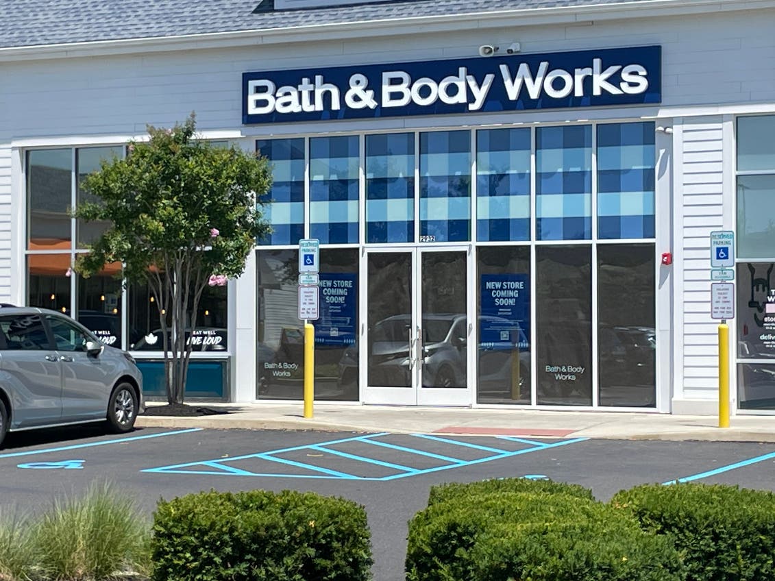 The new Bath & Body Works is located between Crumbl Cookies and Bomba Tacos & Rum.