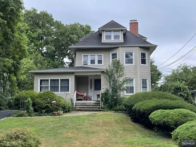 Second-Floor Apartment Is In 'Ideal Location' In Ridgewood