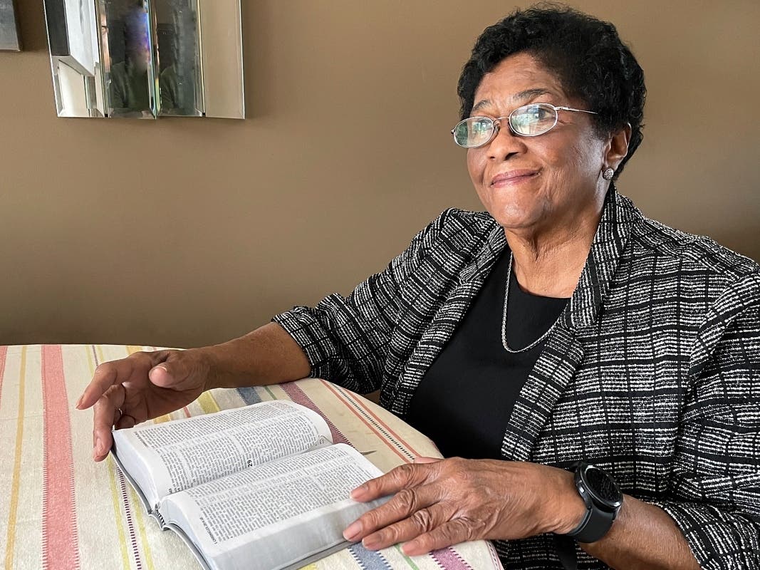 Beatrice Franklin of Rockford, Illinois, is looking forward to returning to the Kingdom Hall for in-person meetings after two years away because of the COVID-19 pandemic.