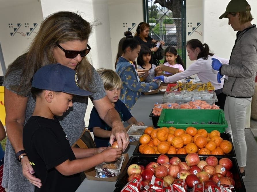 Free fresh meals served by CUSD, local libraries