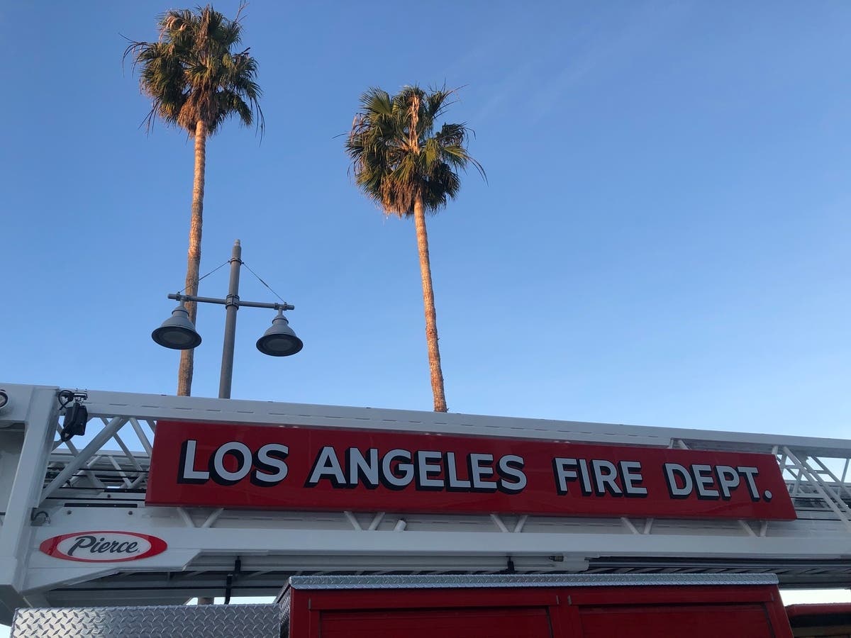 30-Foot Flames Burn Down Griffith Park Structure: LAFD