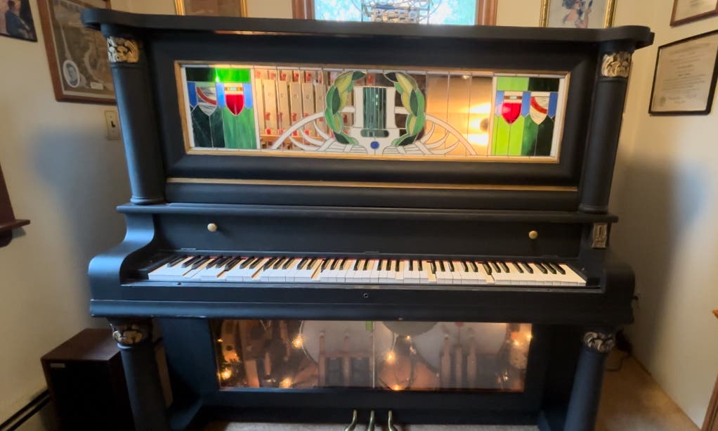 Nickelodeon Player Piano + 14 “O” Rolls