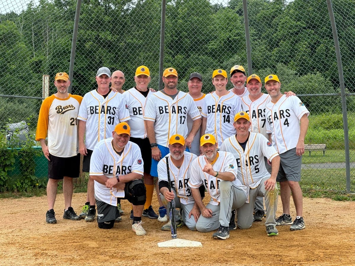 Front Left: Rick Salvatore, Ari Kaufman, Rob Dennis, Craig Gianetti
Back Left: Brett Kobren, Brian Goldman, Rob Cook, Ramiro Quintans, Brian Gismonde, Anthony Jurist, Eric Altschul, Pat Fischer, Frank LaCapra, Chris Nassan