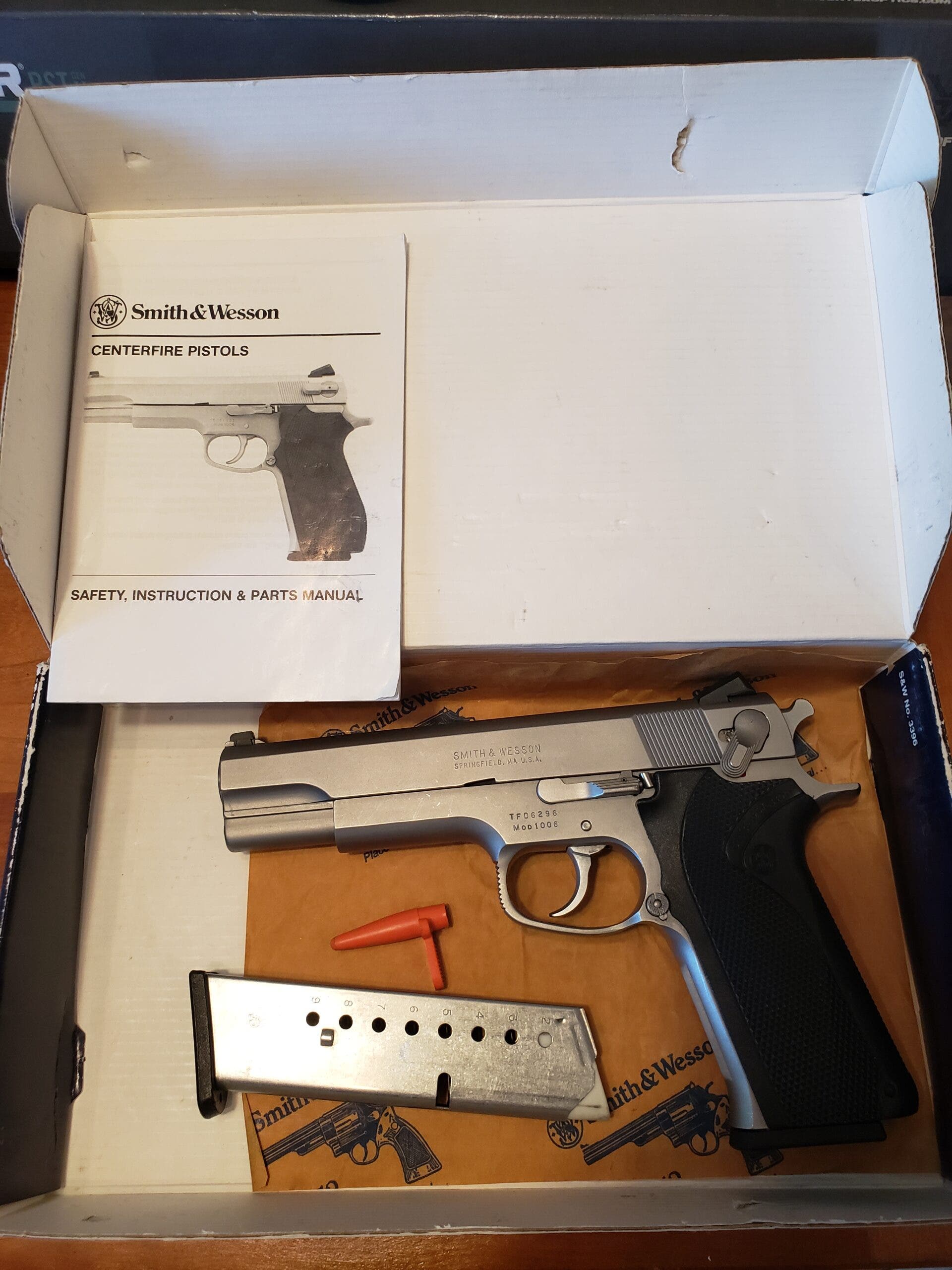 Smith & Wesson 1006