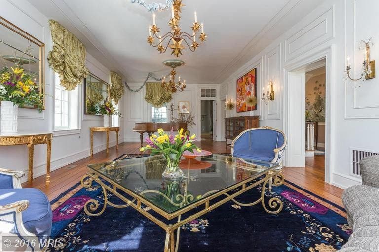 Wow House Galleries in Virginia: 1830s Elegance, Riverside Hot Tub, Waterfront Views and More