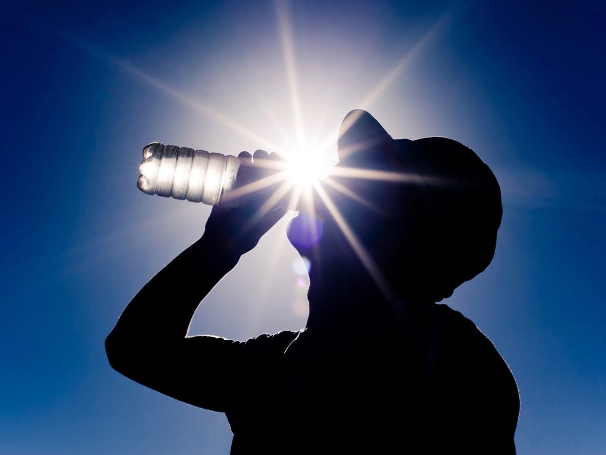The National Weather Service advised people to drink plenty of fluids, stay in air-conditioned rooms, stay out of the sun, and check on relatives and neighbors. 
