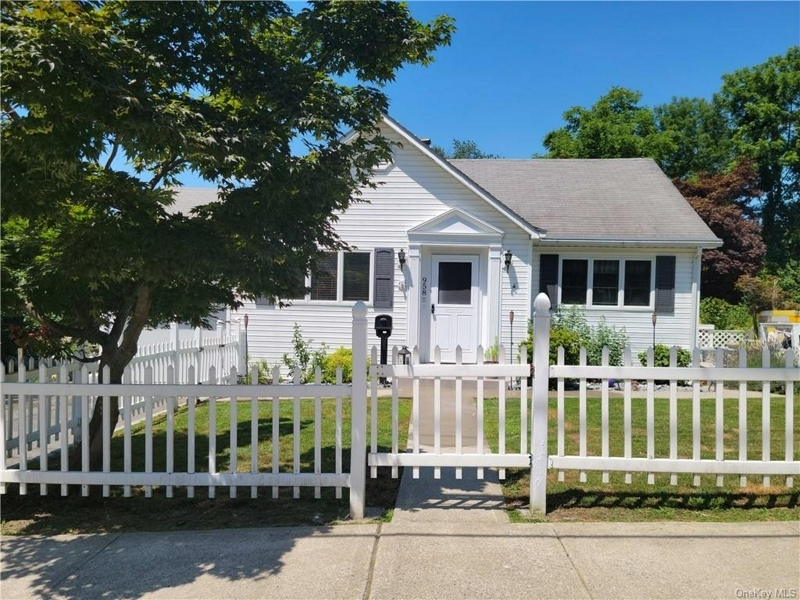 Here is a wonderful small home in northern Westchester County.