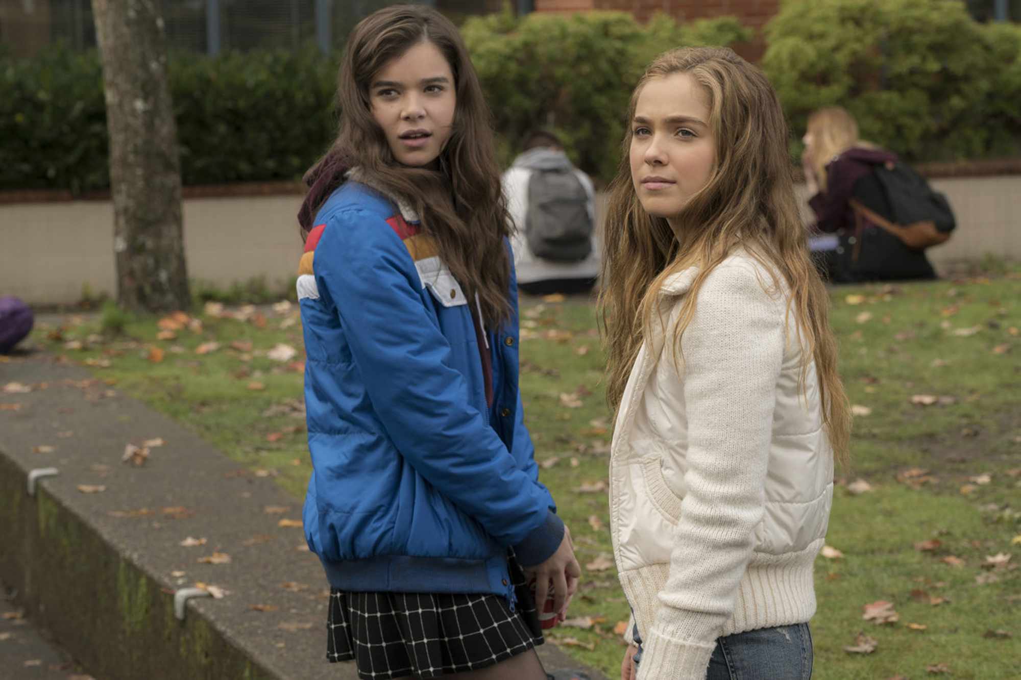 Hailee Steinfeld, Hayley Lu Richardson The Edge of Seventeen - 2016