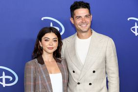 NEW YORK, NEW YORK - MAY 17: Sarah Hyland and Wells Adams attend the 2022 ABC Disney Upfront at Basketball City - Pier 36 - South Street on May 17, 2022 in New York City. (Photo by Dia Dipasupil/Getty Images)