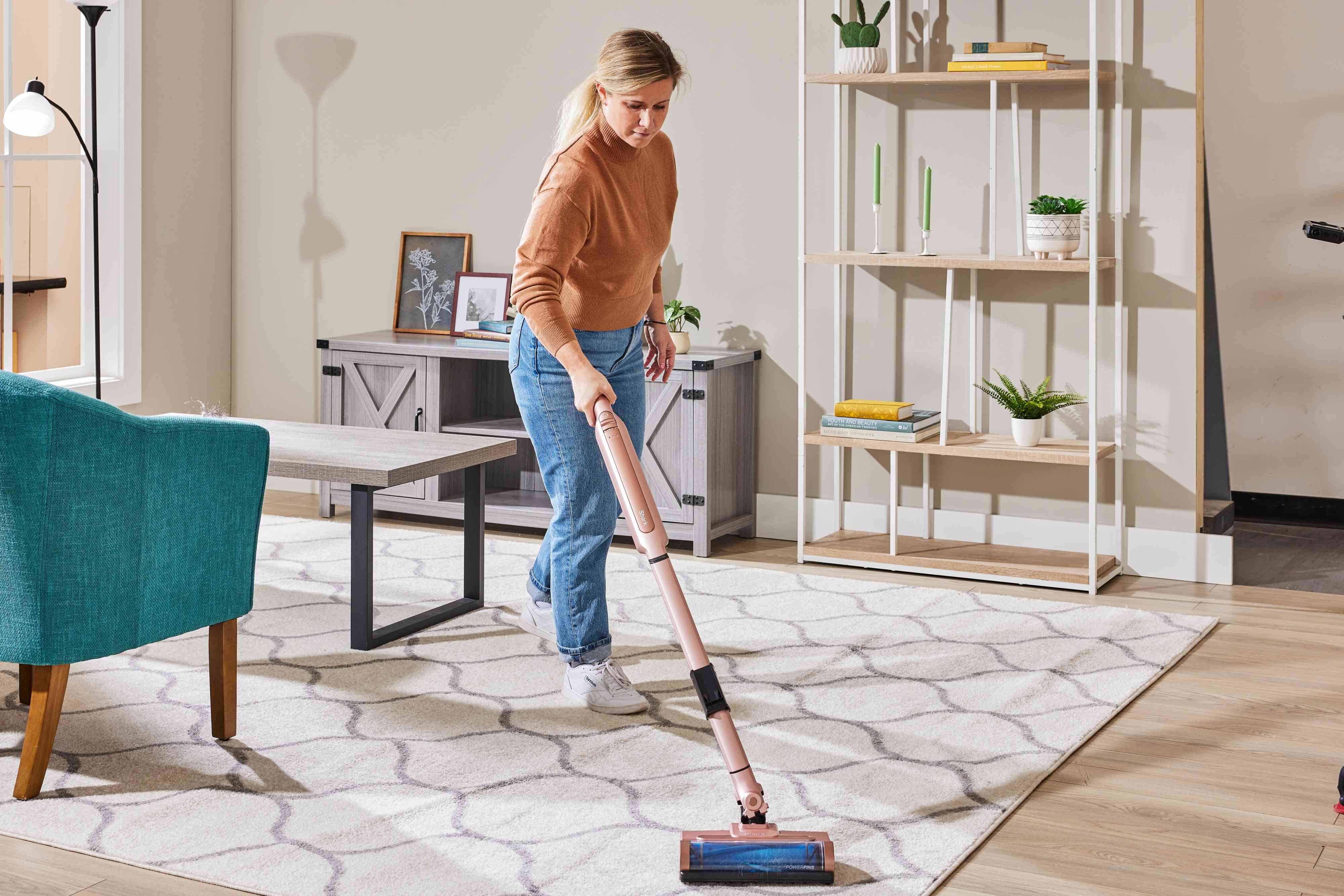 A person using the Shark Wandvac on a rug