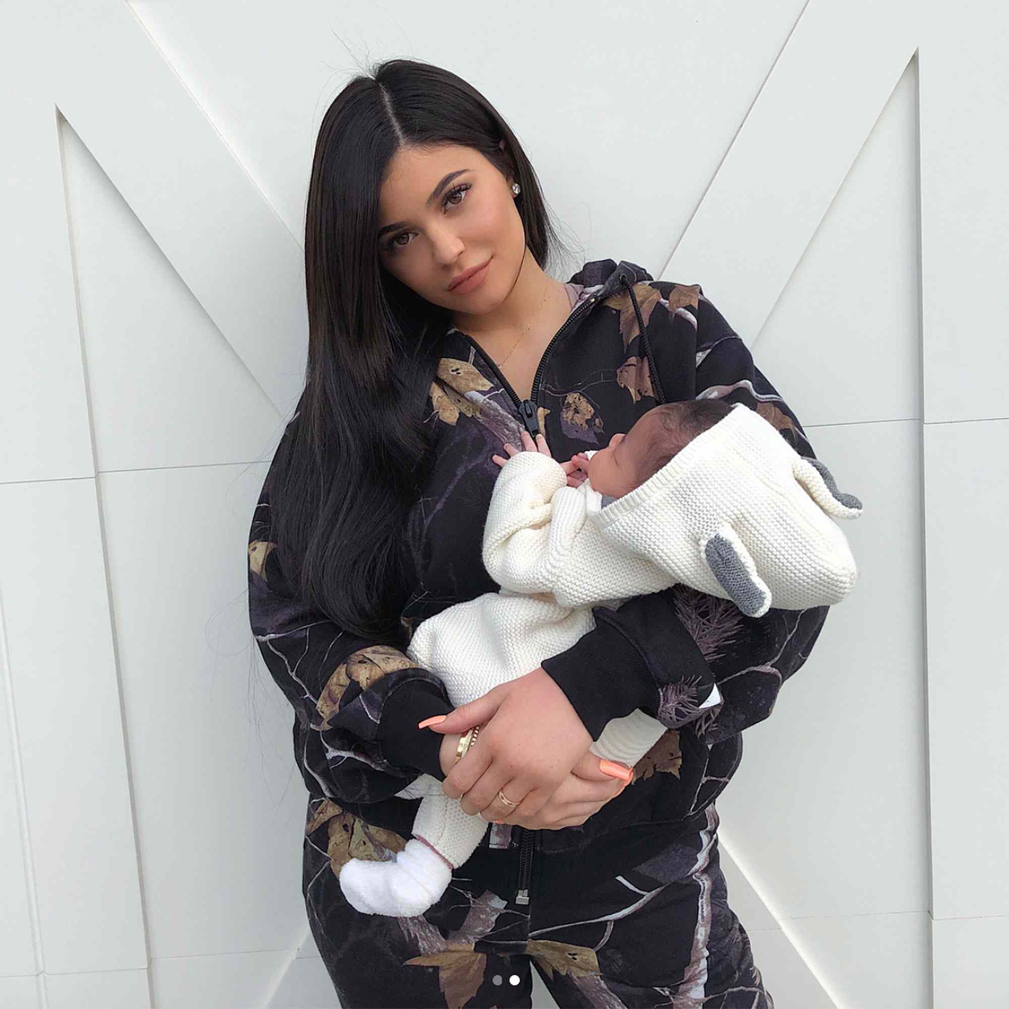 kylie-jenner-stormi-1