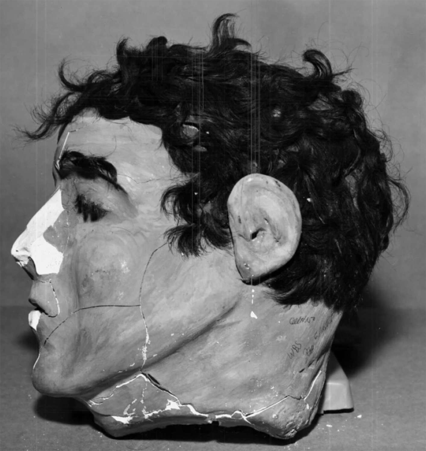 Profile of the dummy head found in Morrisâ cell. The broken nose happened when the head rolled off the bed and hit the floor after a guard reached through the bars and pushed it, according to the U.S. Marshalâs website.